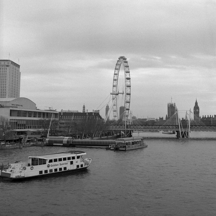 3. Вид на Темзу и колесо обозрения "London Eye"