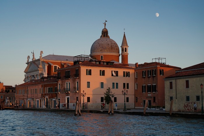 venice-moon-2