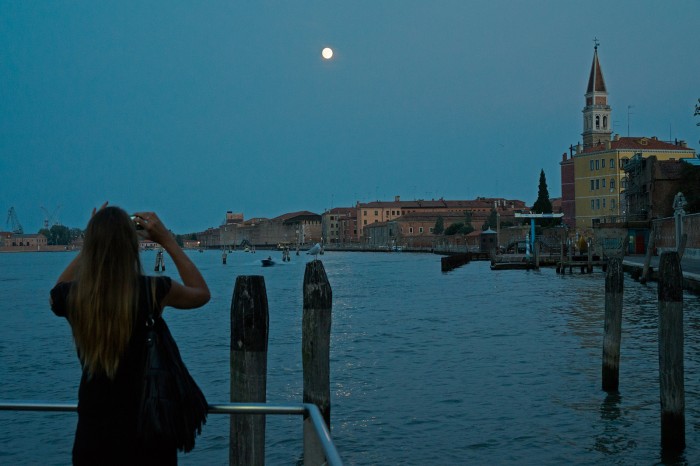 venice-moon