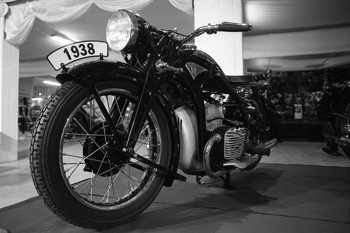 Zündapp K 800 производился с 1933 по 1938 в Нюрнберге (Германия). Был оснащён четырёхцилиндровым оппозитным двигателем воздушного охлаждения мощностью 20 л.с. при 4000 об./мин.